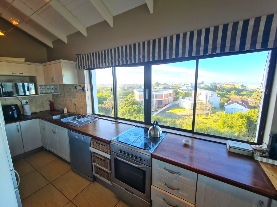 8 Bedroom Property for Sale in Paradise Beach Eastern Cape